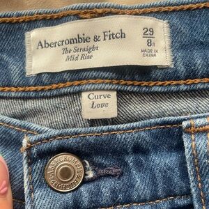 Abercrombie the 90s Mid Rise Straight Jean in 29 (8)